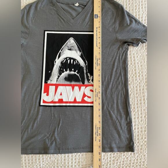 Jaws Shark Graphic Grey T-shirt NWOT Men’s Sz M‎ - Picture 5 of 6